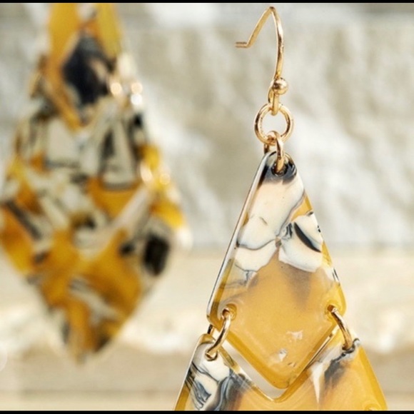 NEW Tiered Chevron Boutique Earrings Glossy Yellow and White - Picture 3 of 5